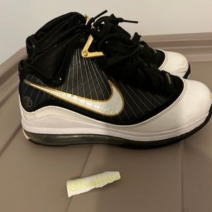 Nike Lebron 7 “Black White Gold” 2010 Release